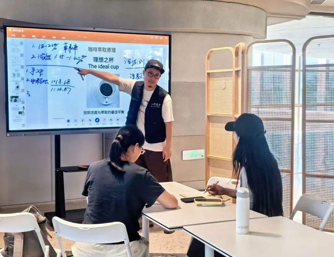 瀑布边喝咖啡还能学手艺？济南起步区焕新消费新场景