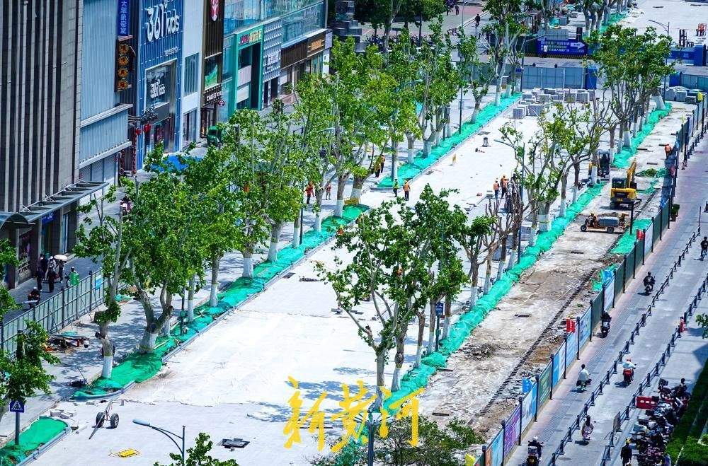 济南泉城路西段新石板铺装初具规模  道路全线风格即将统一