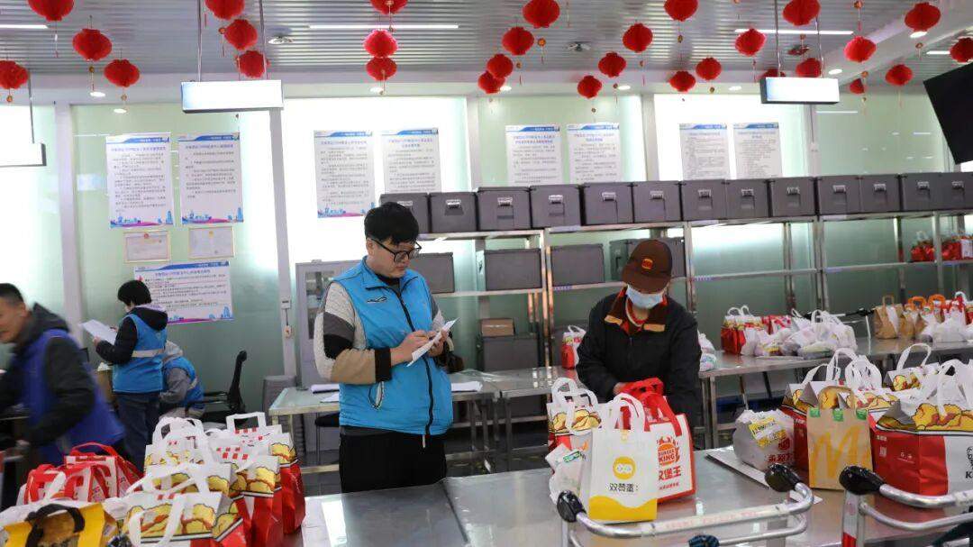 山东这个高铁站，今年送出外卖破百万单！