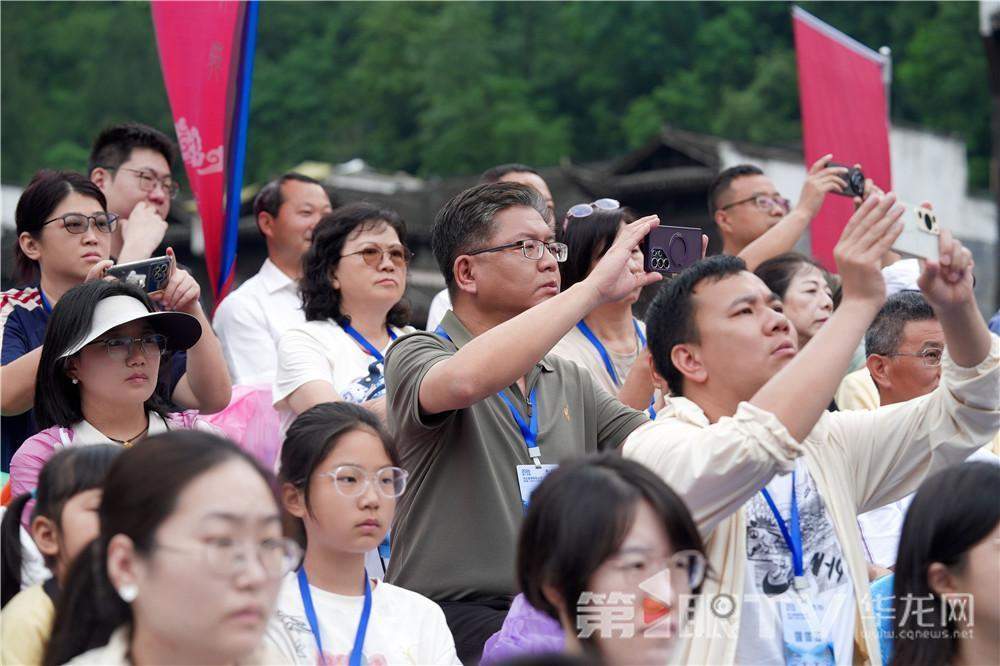 全国网媒重庆行｜踩花山很“燃” 水上大赛很“潮”！彭水好戏连台