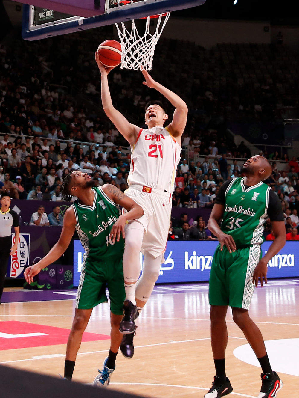 中国男篮力克东道主沙特队 亚洲杯首战告捷