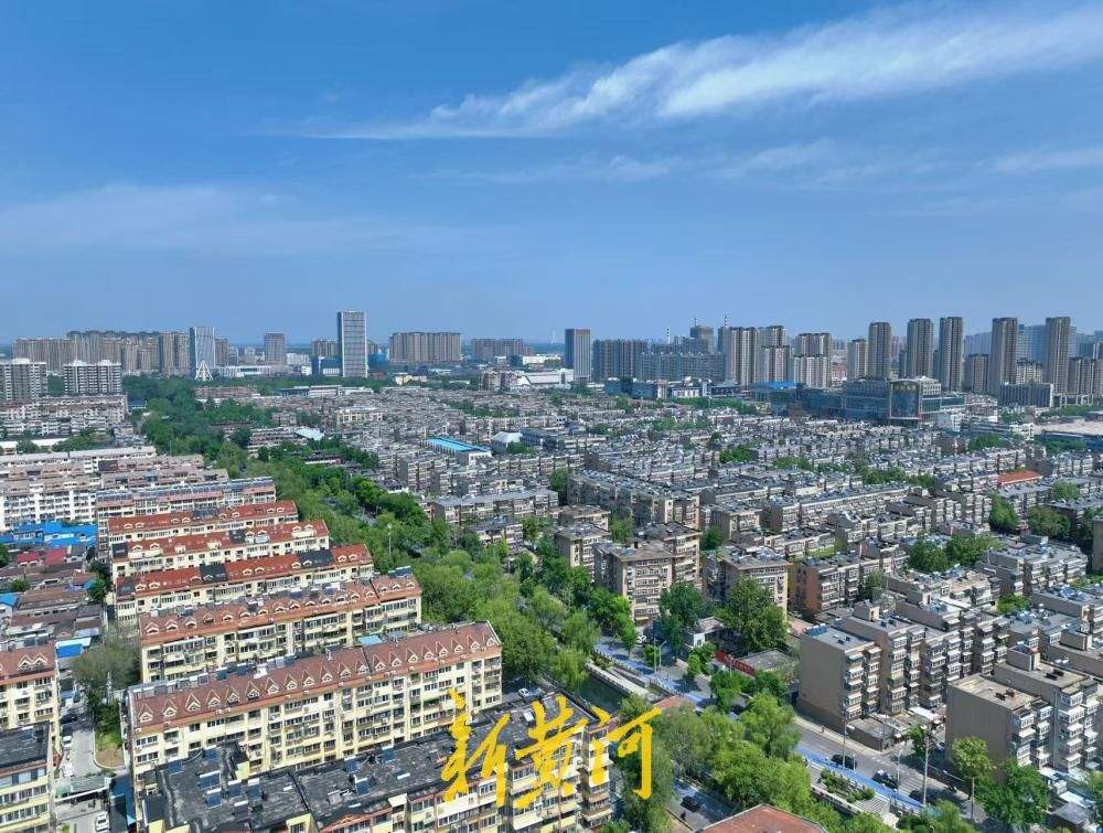 暮春时节好风光，济南工商河畔翠柳碧水映蓝天