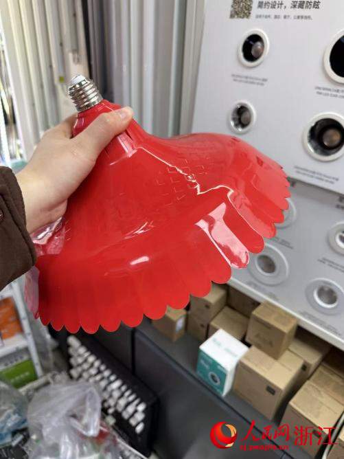 新规实施已两年，生鲜灯为何还是关不掉？