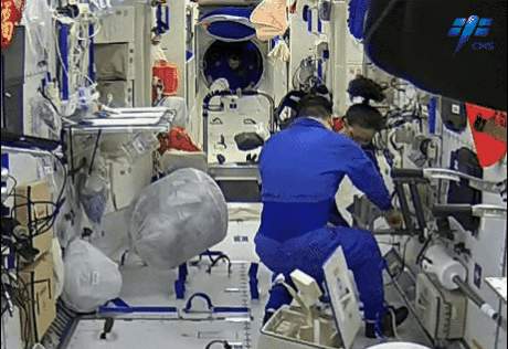 航天员在太空如何量体重 亿点点物理知识和科技手段