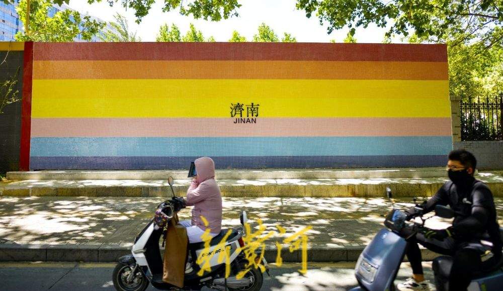 社区美食街“墙”势出圈 “绘”聚流量