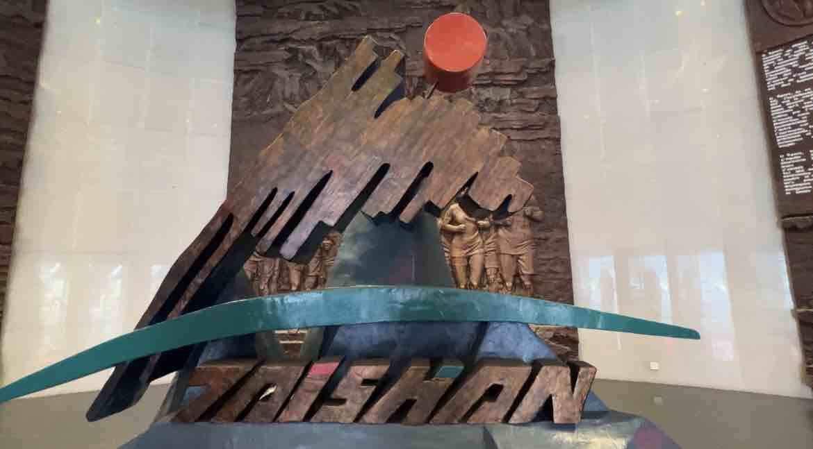 行走黄河｜“超轻、超省力” 记者探厂体验碳纤维自行车丝滑“科技感”