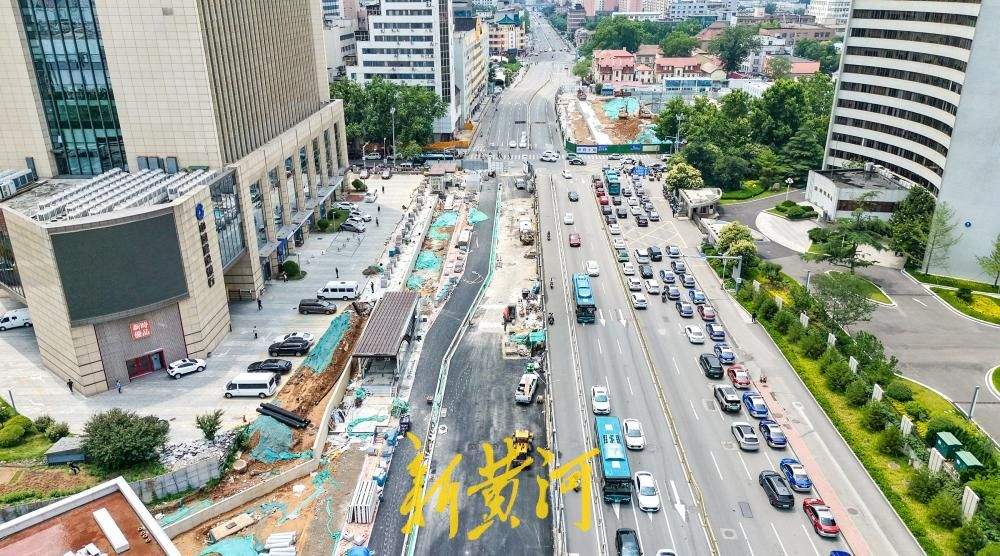 济南经一路地铁6号线站点“露脸”，出入口周边道路开启恢复施工
