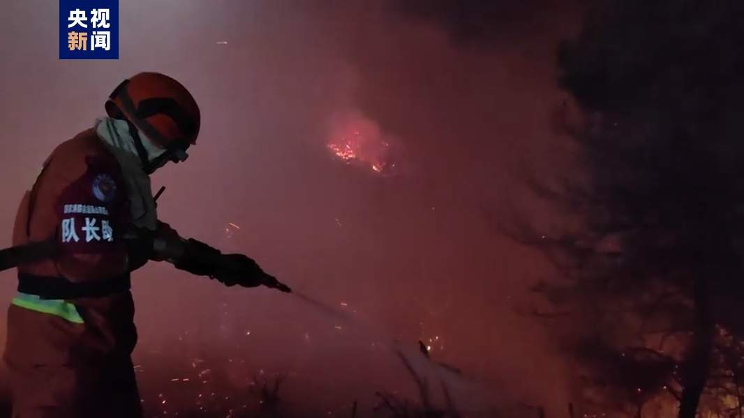 仍在扑救 山西临汾古县山火火线长约2公里