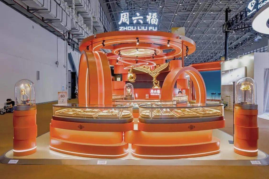  周六福珠宝亮相第六届消博会