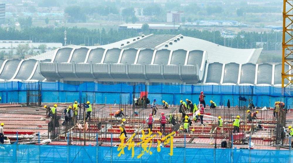 齐鲁之门双子塔重启建设,西客站中轴线地标迎新进展