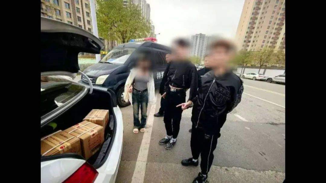 万元茅台酒不翼而飞！监控拍到三名年轻男女鬼鬼祟祟，门锁却没有破坏痕迹