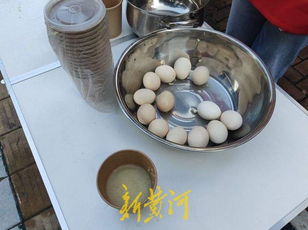想让患者家属吃上口热乎饭，济南“00后”大学毕业生在这里免费发早餐