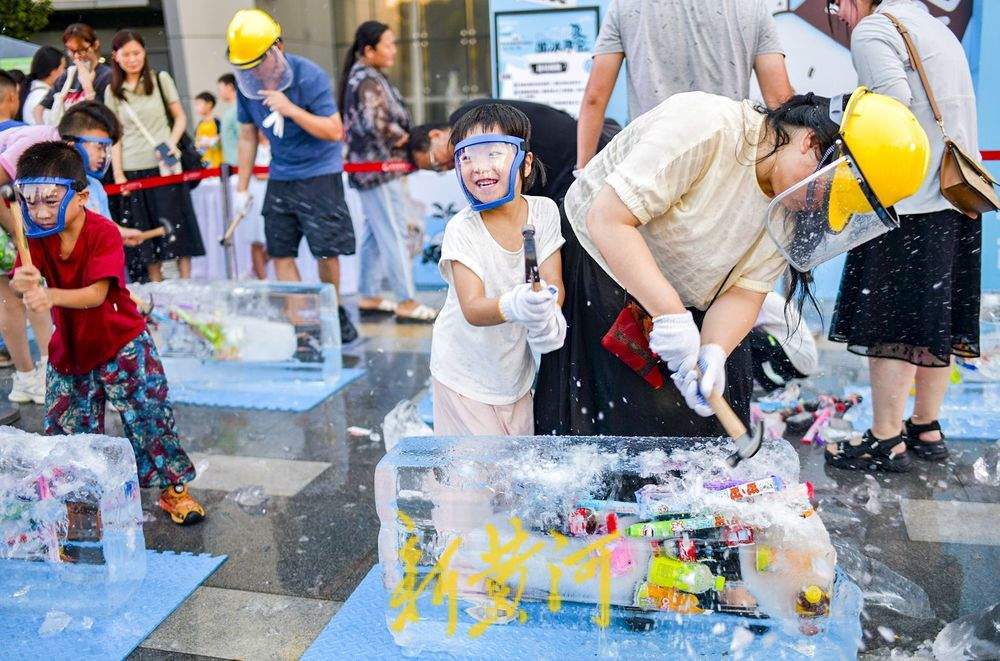 一年四季 泉在济南丨冰块里面挖呀挖 凿冰寻宝觅清凉