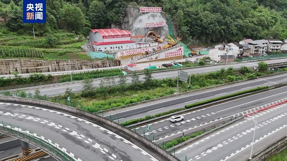 宜涪高铁首座万米隧道进洞施工 智能装备集群提速4倍