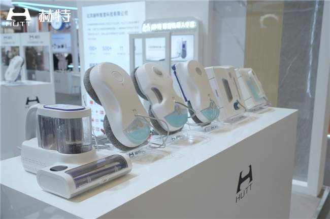 方圆一体，重塑行业！赫特HUTT10擦窗机器人亮相AWE2026