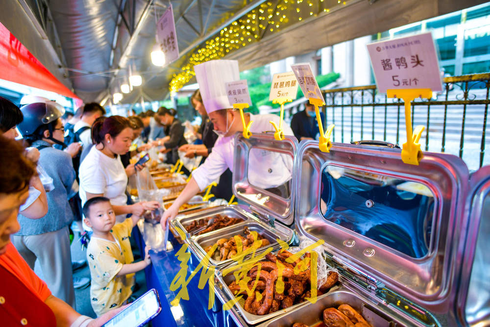 放下身段！泉城星级酒店扎堆街头“练摊”