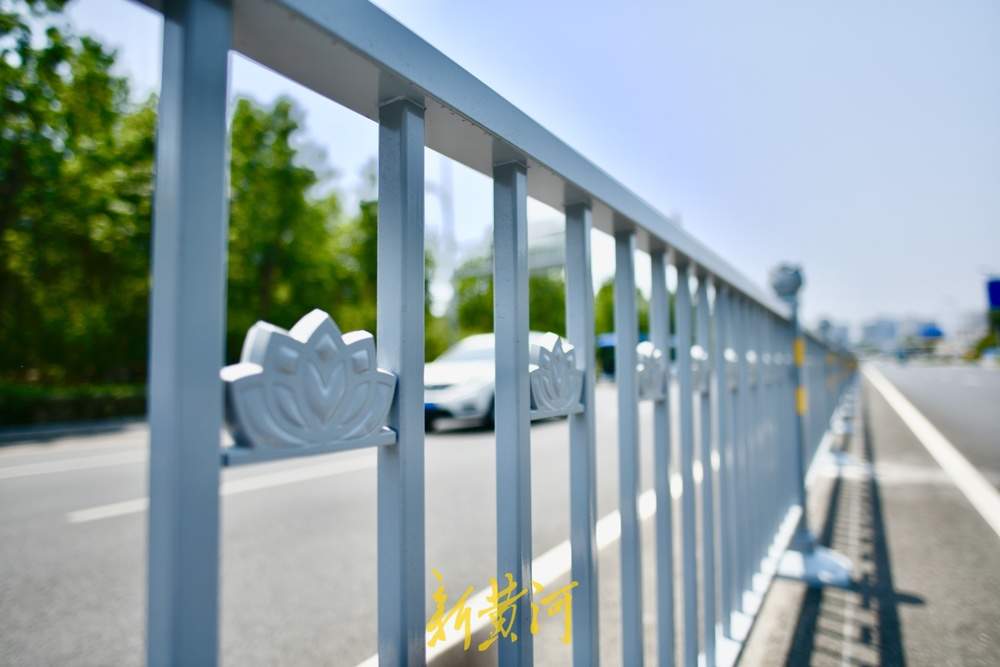 济南工业南路细节提升改造，突出生态环保荷元素主题