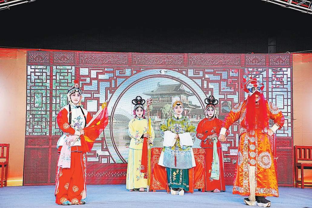 村民送戏进城，“反向操作”为啥受欢迎？