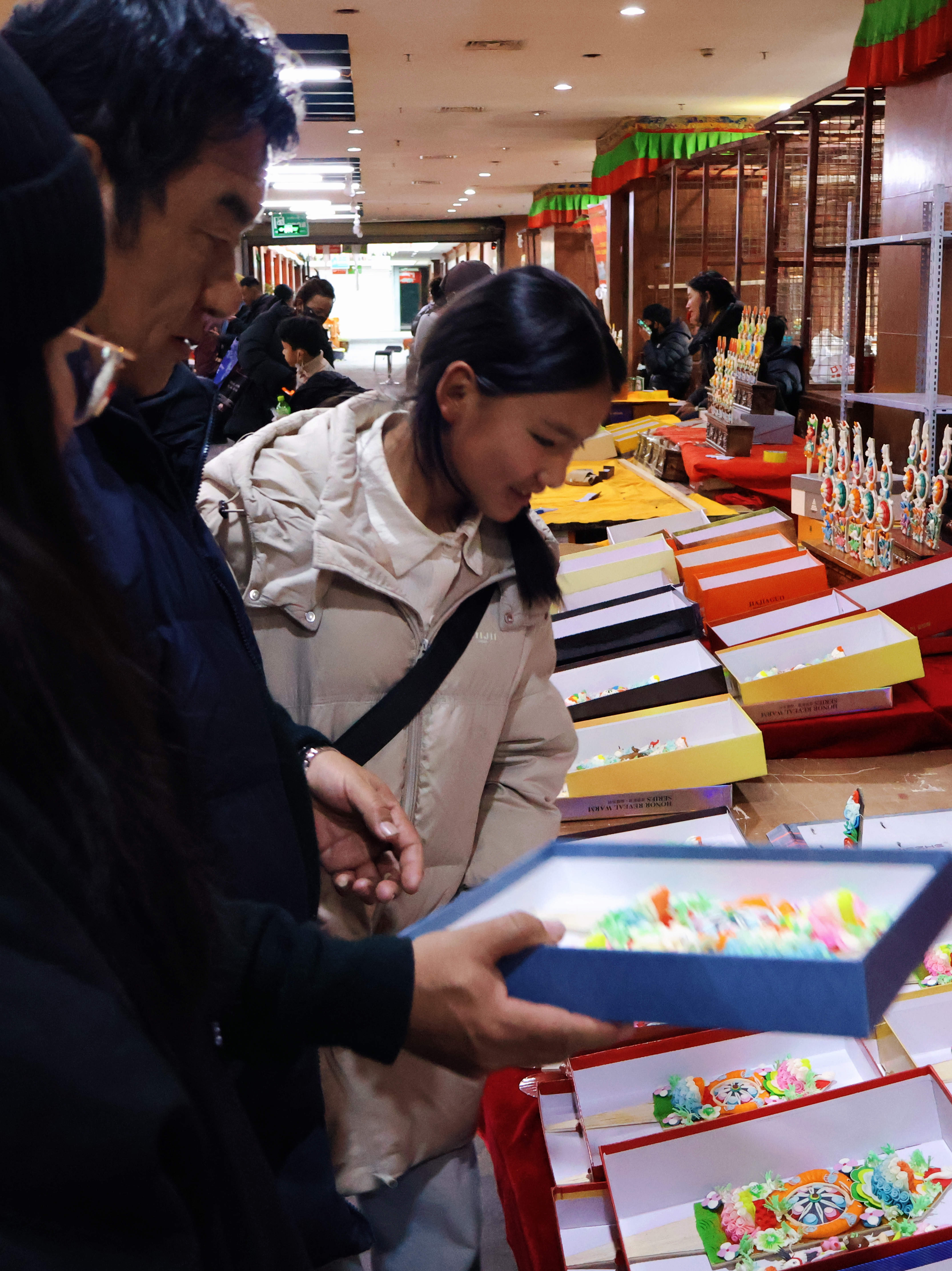 一盒新年礼,藏着酥油花的非遗传承故事