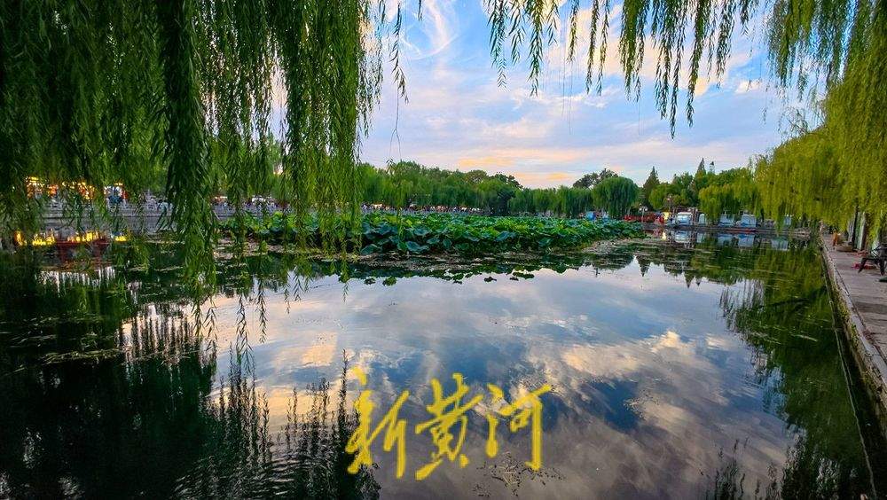 雨后凉爽天气上线，泉映夕阳洒金醉晚霞