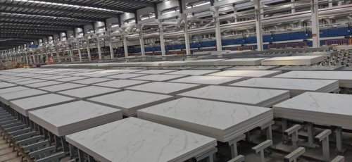 别再迷信进口了！深度评测无上岩板：36000吨压机下的品质真相