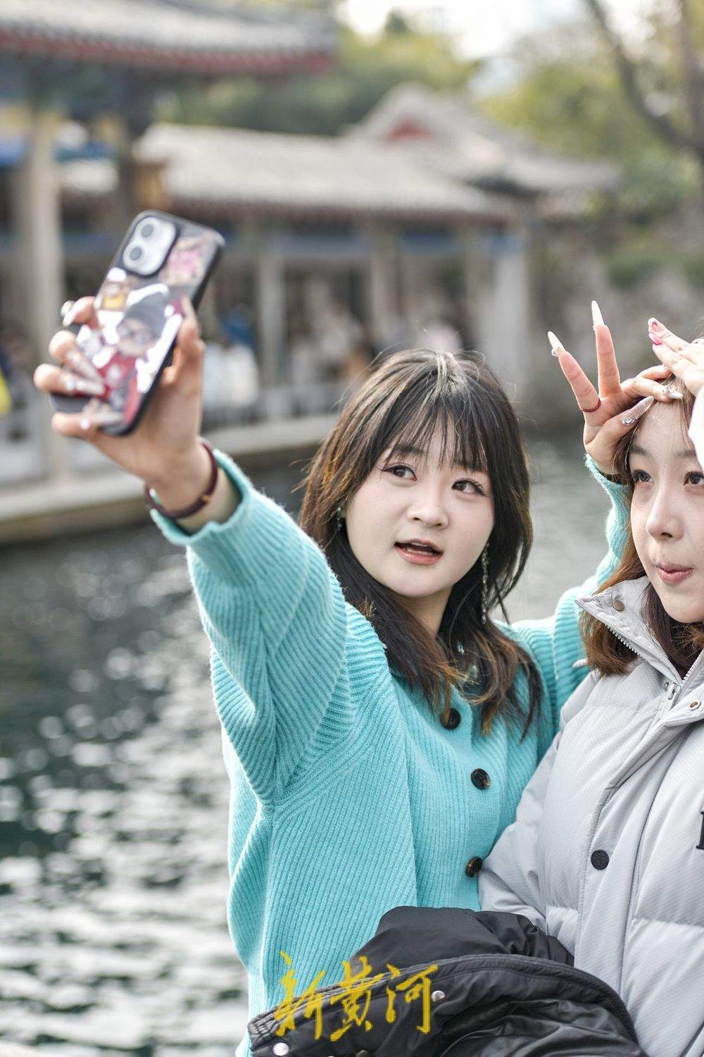 泉城气温短暂回升，趵突泉畔迎来“春姑娘”