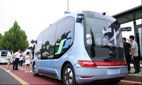 首辆无人驾驶公交车“上路”，山东“无人驾驶”加速跑