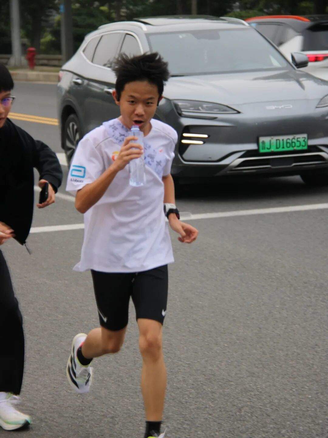 山大附中版强风吹拂!13名少年接力跑完成148.73公里“泰山驿传”