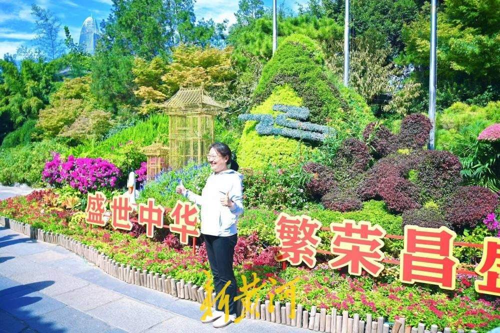 一年四季 泉在济南丨繁花簇拥迎国庆，趵突泉巨型花卉景观引客打卡