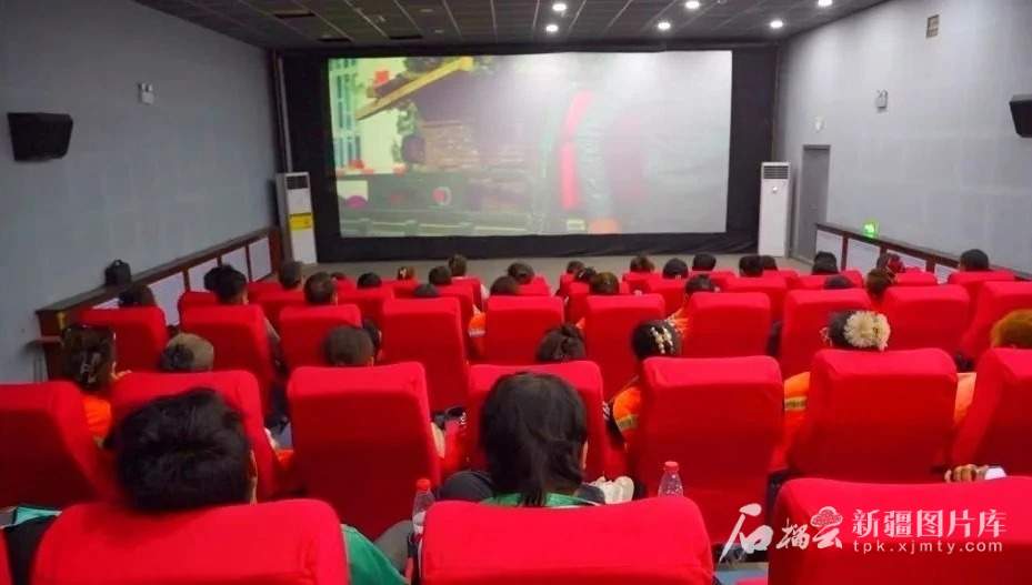 《地上的云朵》引发广泛共鸣 影像刻录生活 真实传递力量