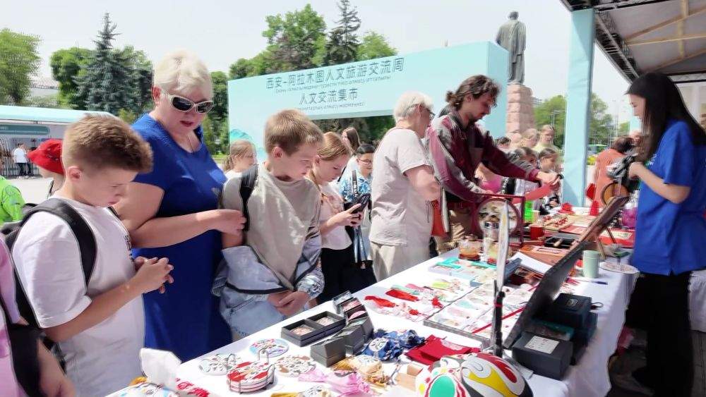 新华视点｜多元交流共筑丝路情！首趟中国－中亚国际人文旅游专列运行记