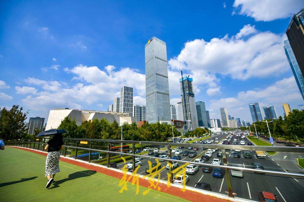 三伏天持续高温 “蒸”出水晶蓝