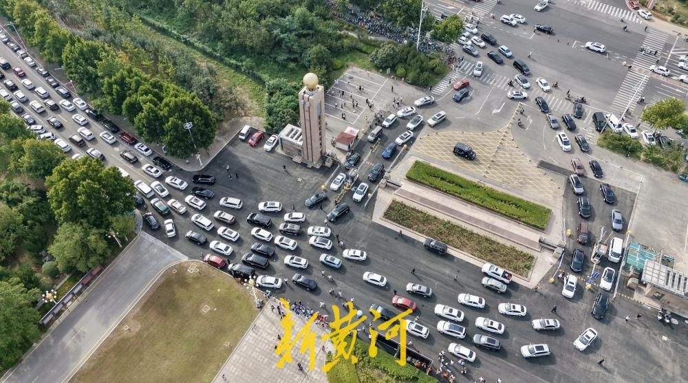 济南长清大学城迎来新生报到高峰，警校联动疏导交通保障开学秩序