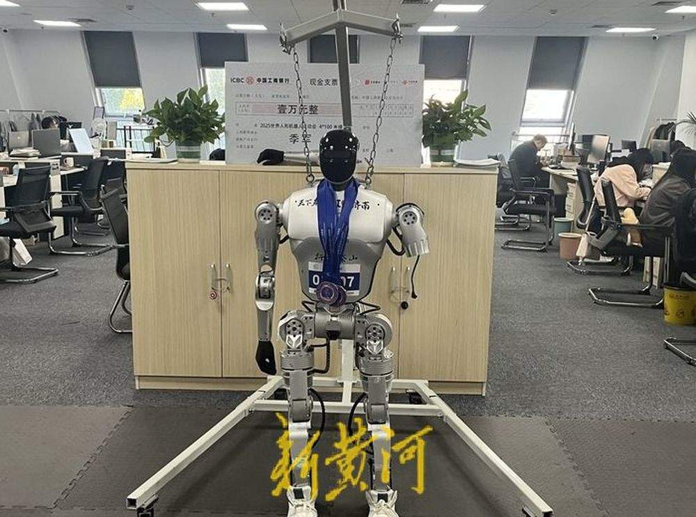 “行者泰山”如何跳出“真人级”华尔兹?济南造机器人“学舞”全流程揭秘