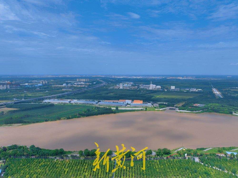 秋高气爽 雨后济南黄河岸畔碧空如洗