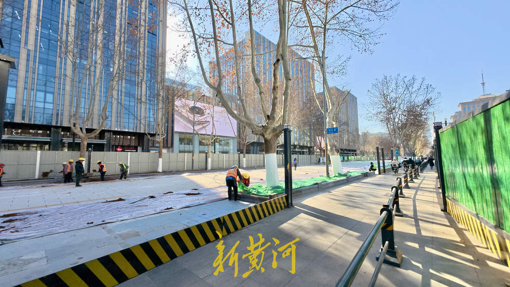 泉城路东段施工围挡有序拆除 全新石板路进入通车倒计时