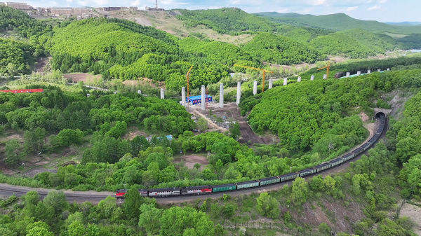 中欧班列“东通道”新建绥芬河隧道正式贯通