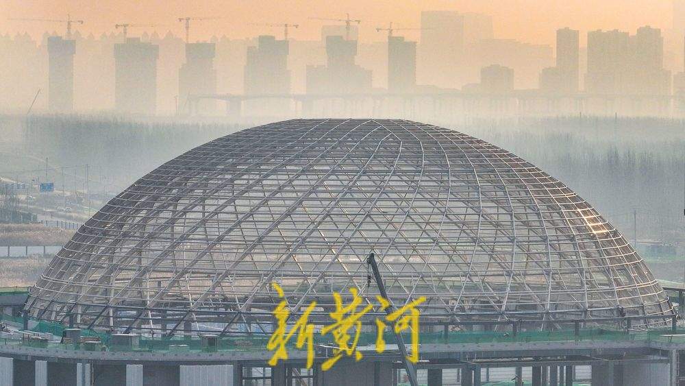 山东大学齐鲁医院国家医学中心院区建设迎新进展,穹顶钢屋盖吊装到位