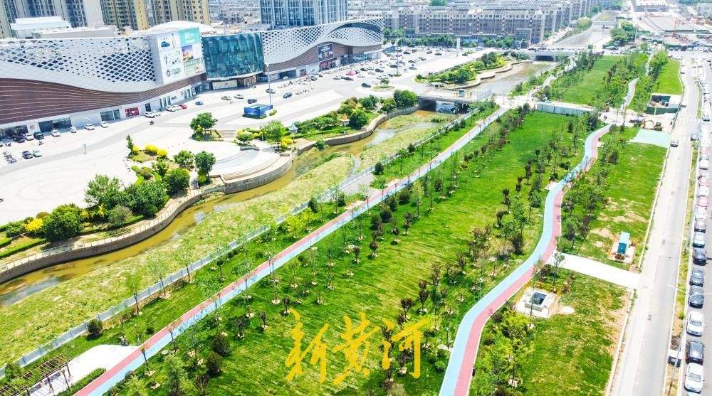 济南工业北路旁小汉峪沟改造 闲置地变身滨水草坪公园