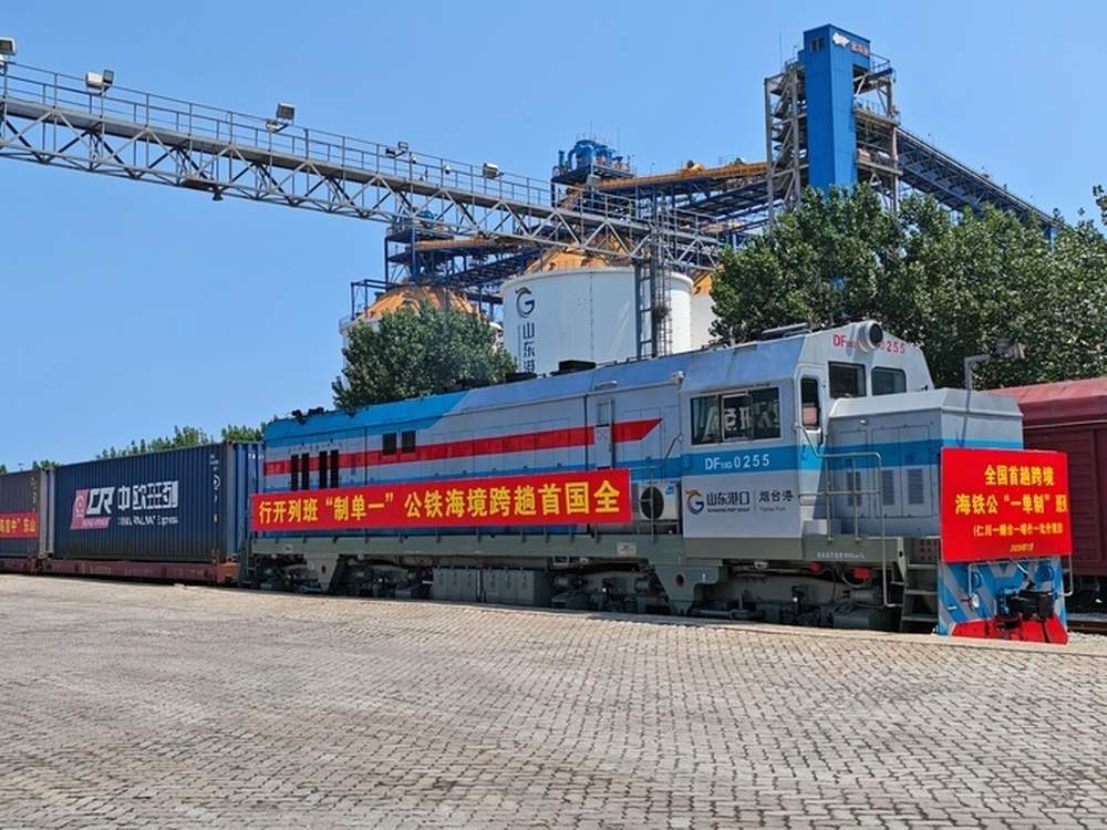 全国首趟跨境海铁公“一单制”班列开行:运输模式缩短5天,有效降低物流成本