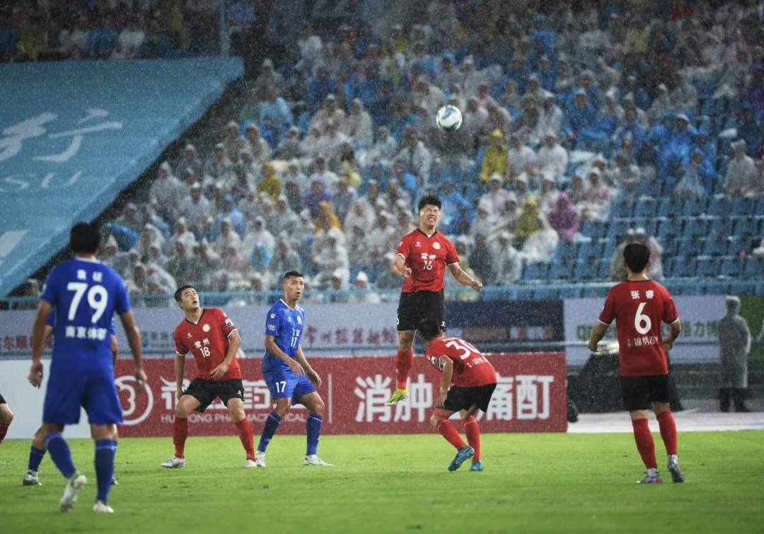 街头烧烤店赞助“苏超”爆火,“苏超”的含金量还在上升