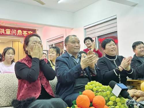 “我是航天员的姐姐！”航天员张洪章姐姐：为弟弟感到高兴、自豪