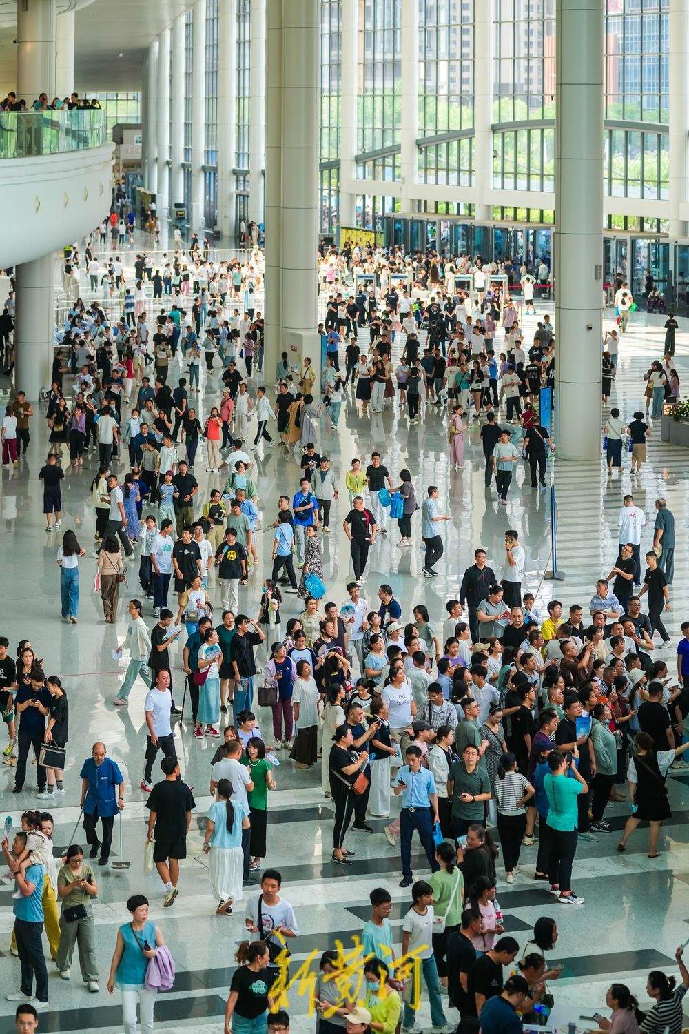 现场直击 第九届中考志愿填报服务会火热开启