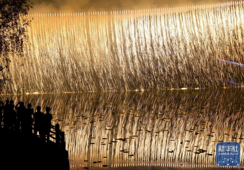 “五一”假期游 越夜越精彩