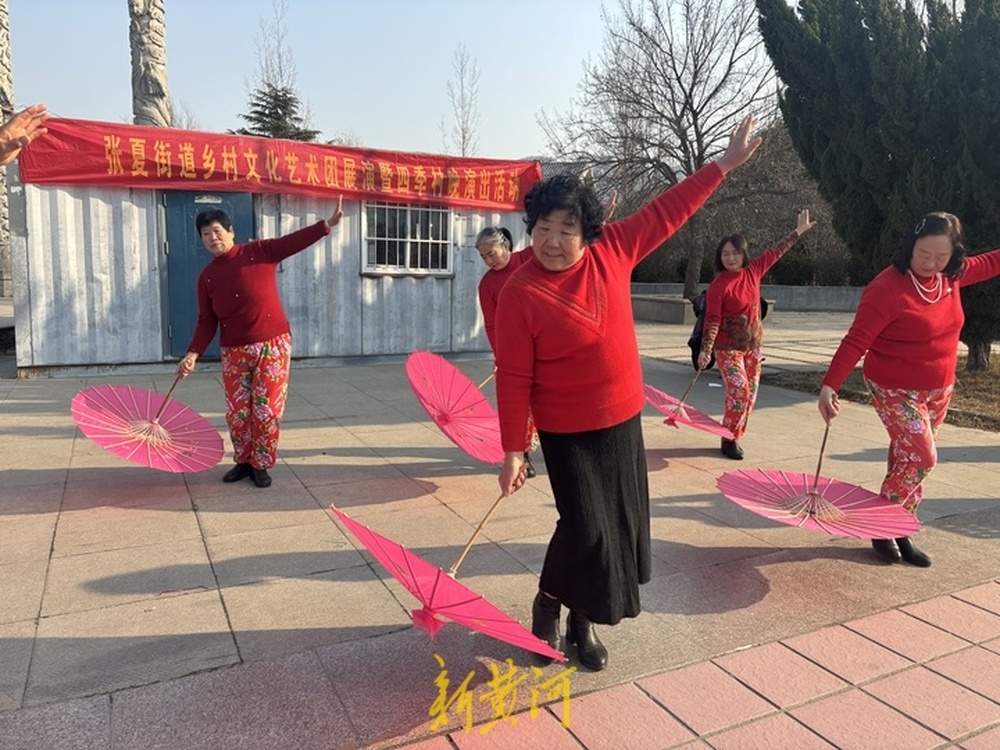 免费教跳舞22年，济南古稀老人自掏腰包买器材，带领舞队“玩出”青年风采