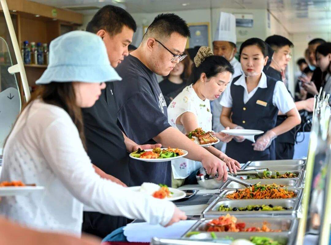 火车上的“自助餐”