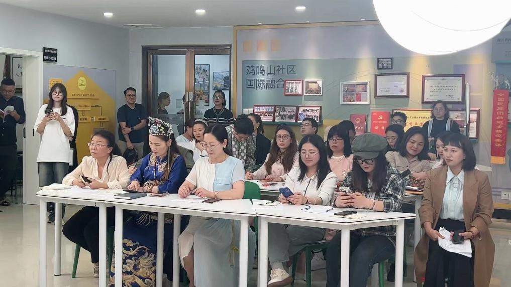 学外语、用AI——“世界超市”的老板娘有了新技能