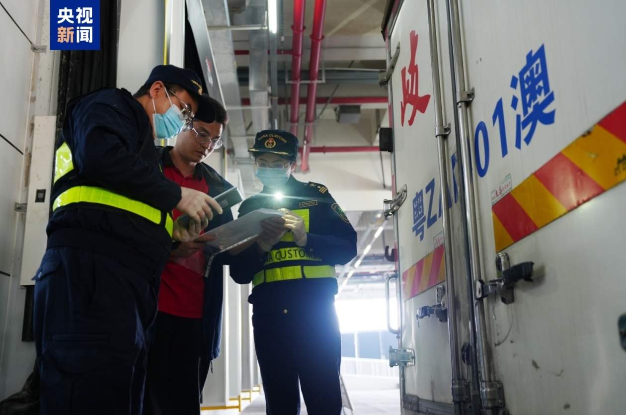 首批经港珠澳大桥进口鲜活水产顺利通关