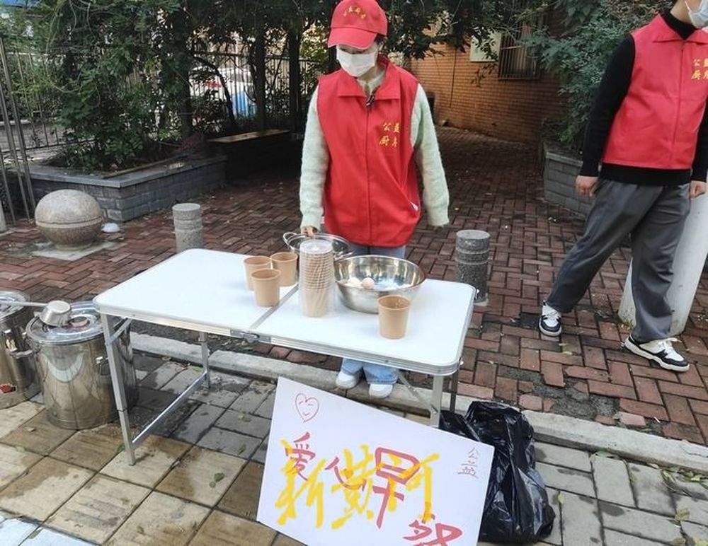 想让患者家属吃上口热乎饭，济南“00后”大学毕业生在这里免费发早餐