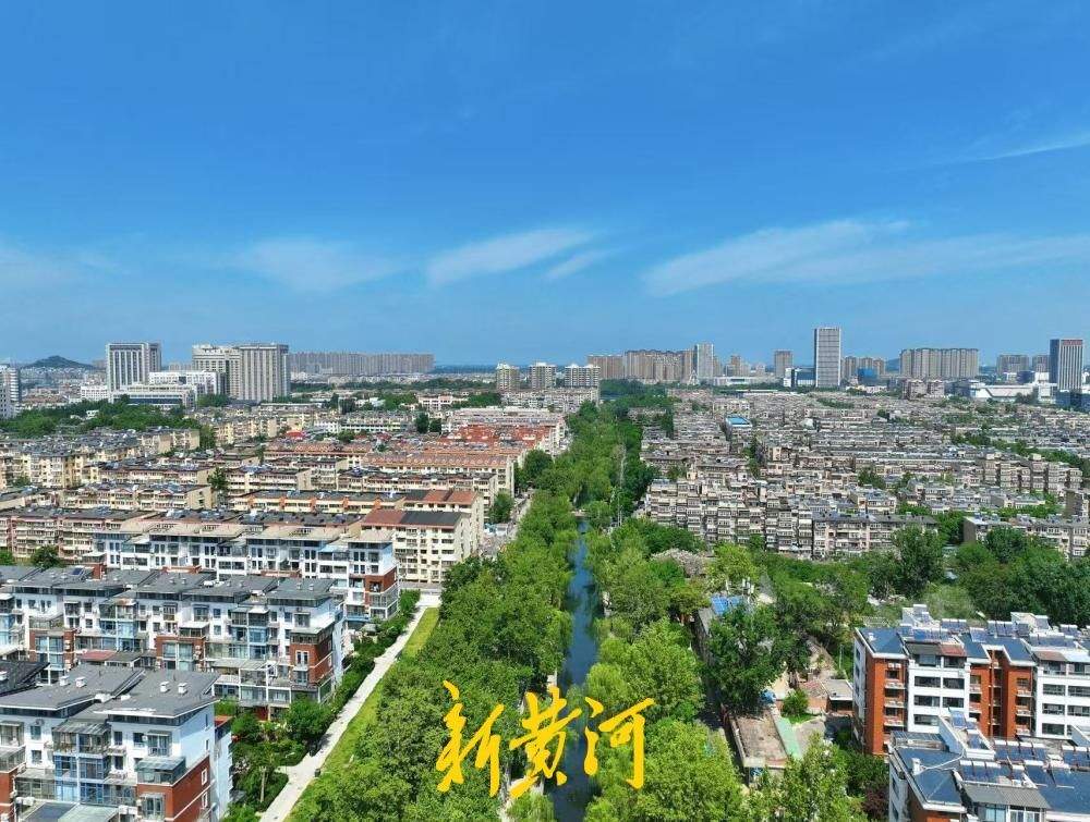 暮春时节好风光，济南工商河畔翠柳碧水映蓝天